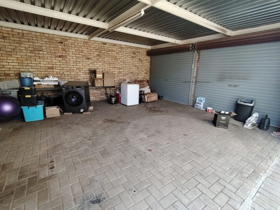 To Let 3 Bedroom Property for Rent in Langenhovenpark Free State